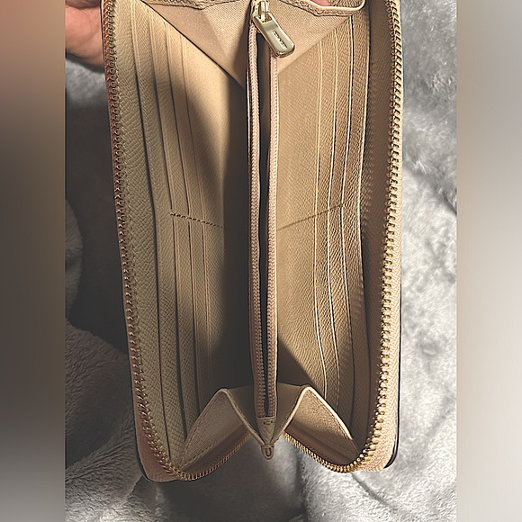 Coach Long Zip Around Wallet in Beige (Pristine Condition) - Picture 5 of 6